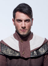 M7646 Men's Tunic, Top, Capelet, Belt, and Gauntlets Costume (size: 46-48-50-52)